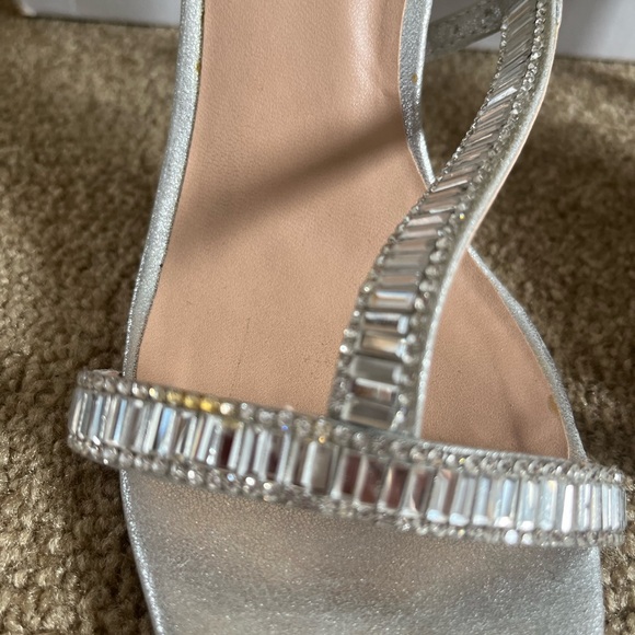 Spring silver sandals size 7.5 - Picture 6 of 6